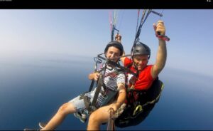 Pse mos të  mireni me paragliding?